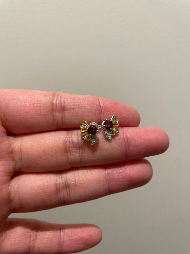 Silver Earring With Garnet