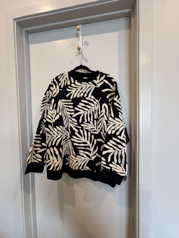 Black & White Leaf Pattern Jumper