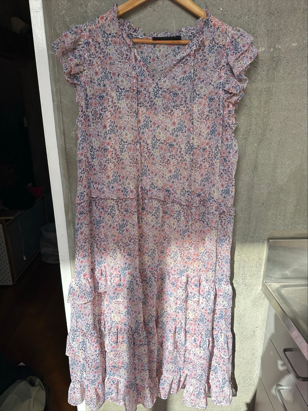 Decjuba Pink Floral Midi Dress
