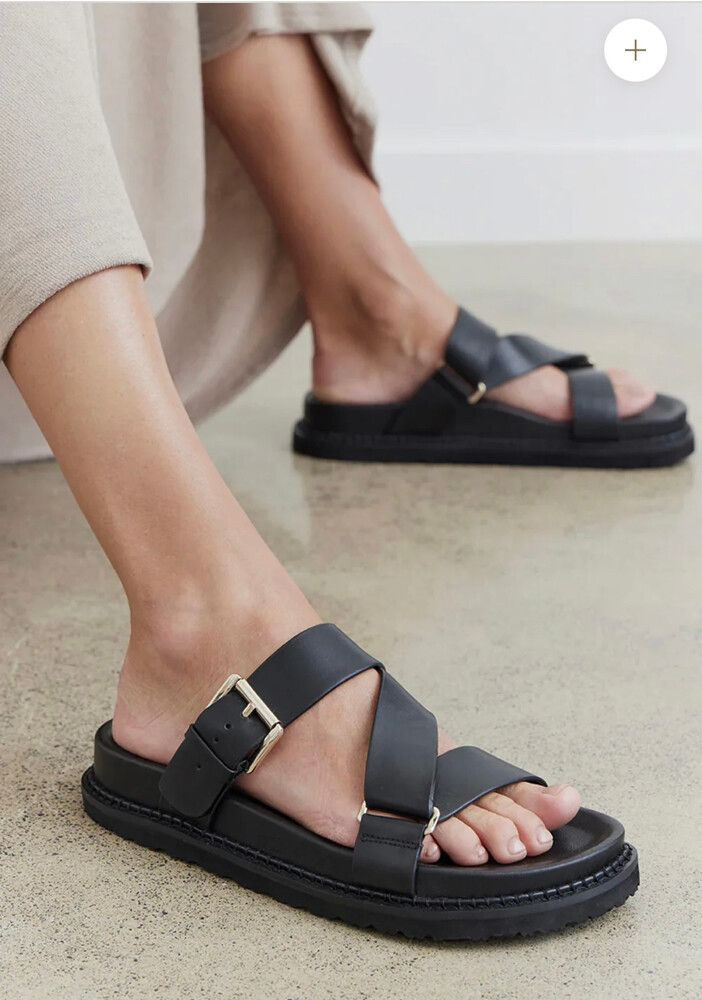 La Tribe Aki Black Slides