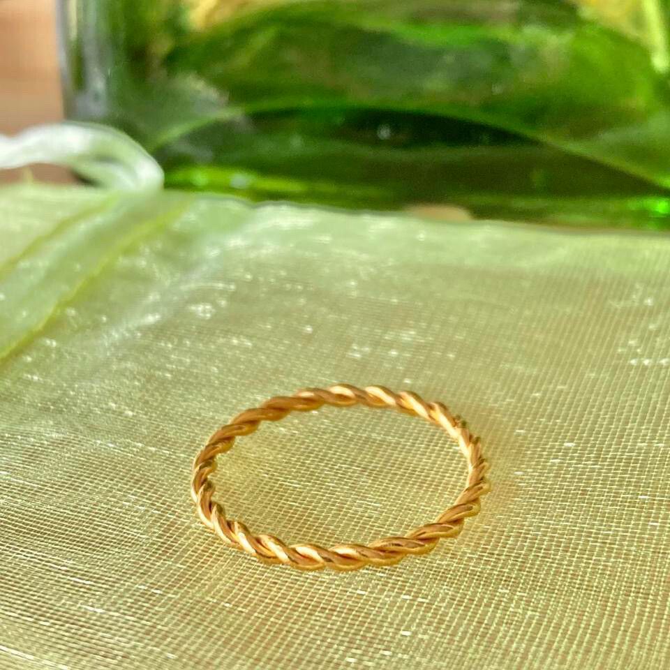 ✨ Dainty twisted 18K Gold filled stainless steel ring ✨