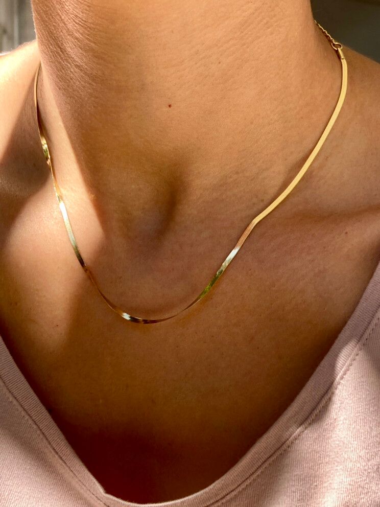 ✨18 K Gold filled stainless steel skinny snake necklace   You can wear it as short as a choker or longer Length 35 cm + 9 cm extension 2 mm wide  #everyday jewelry #flatnecklace skinny thin necklace  #herringbone  Snake necklace  Beach and shower friendly