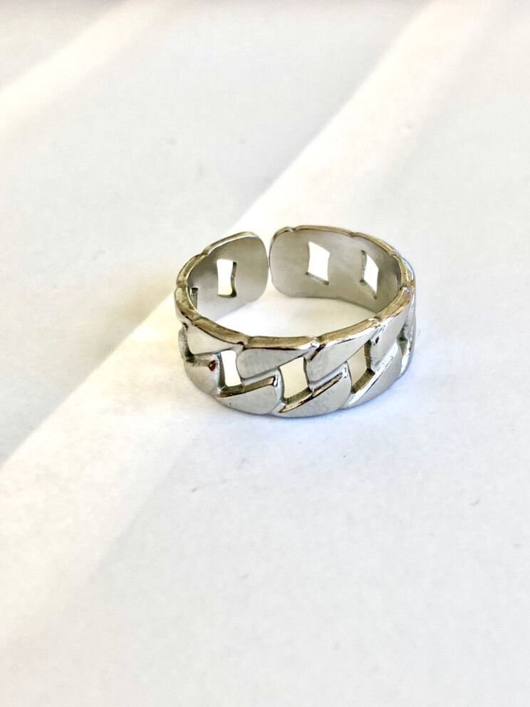 ✨ silver Cuban chain ring size 6 (52)✨  Size resizable bigger if needed Real silver stainless steel that will never tarnish for men or women