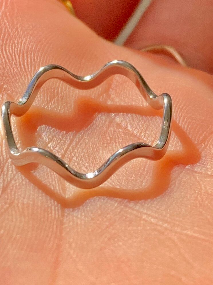 ✨ Wavy silver minimalist ring   Size 6 (52) Brand new Silver plated pvc coated high quality brass