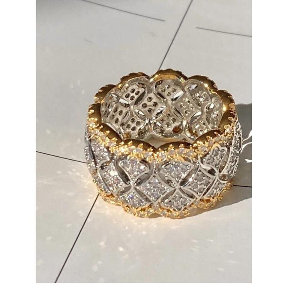 ✨ Two tones chunky gorgeous ring size 9   Material : 18 K gold filled chromed premium stainless steel  #mobwife #maximalist #retro jewelry #band #vintage  This ring is waterproof tarnish free hypoallergenic never color the skin or fade