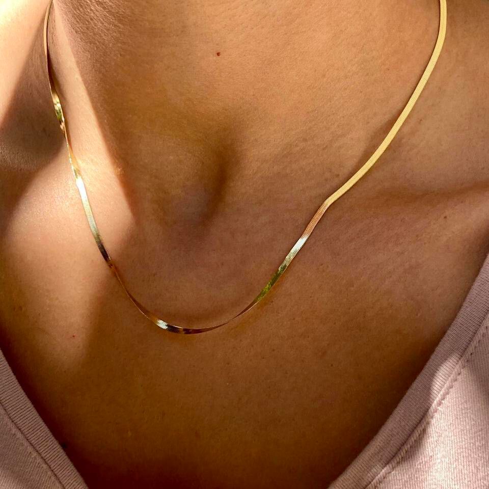✨18 K Gold filled stainless steel skinny snake necklace   You can wear it as short as a choker or longer Length 35 cm + 9 cm extension 2 mm wide  #everyday jewelry #flatnecklace skinny thin necklace  #herringbone  Snake necklace  Beach and shower friendly