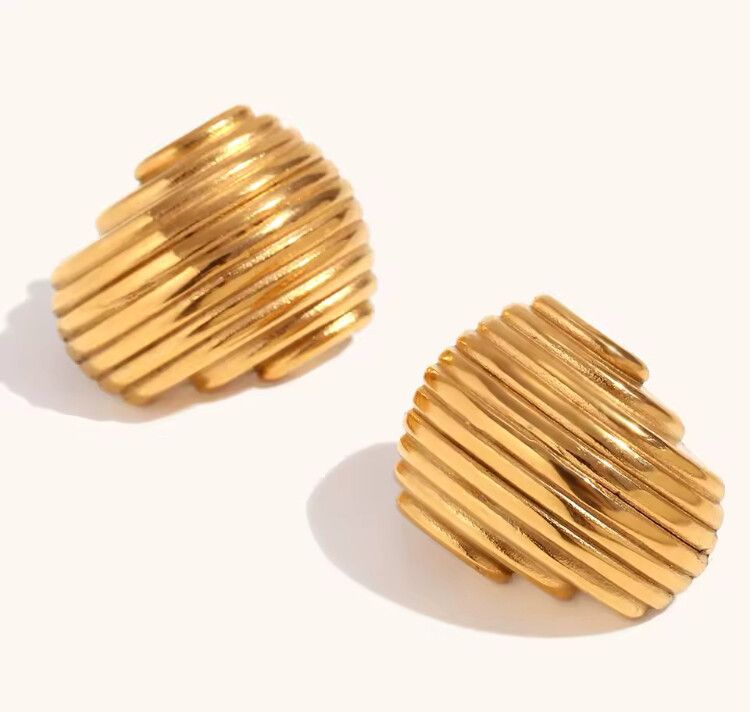 ✨ Gorgeous wow bold Gold earrings  Calilo earrings RRP $40 18 K gold filled stainless steel  These earrings studs are waterproof tarnish free hypoallergenic never color the skin or fade   Pair these Amaira Gold Earrings with your day or evening outfit   M