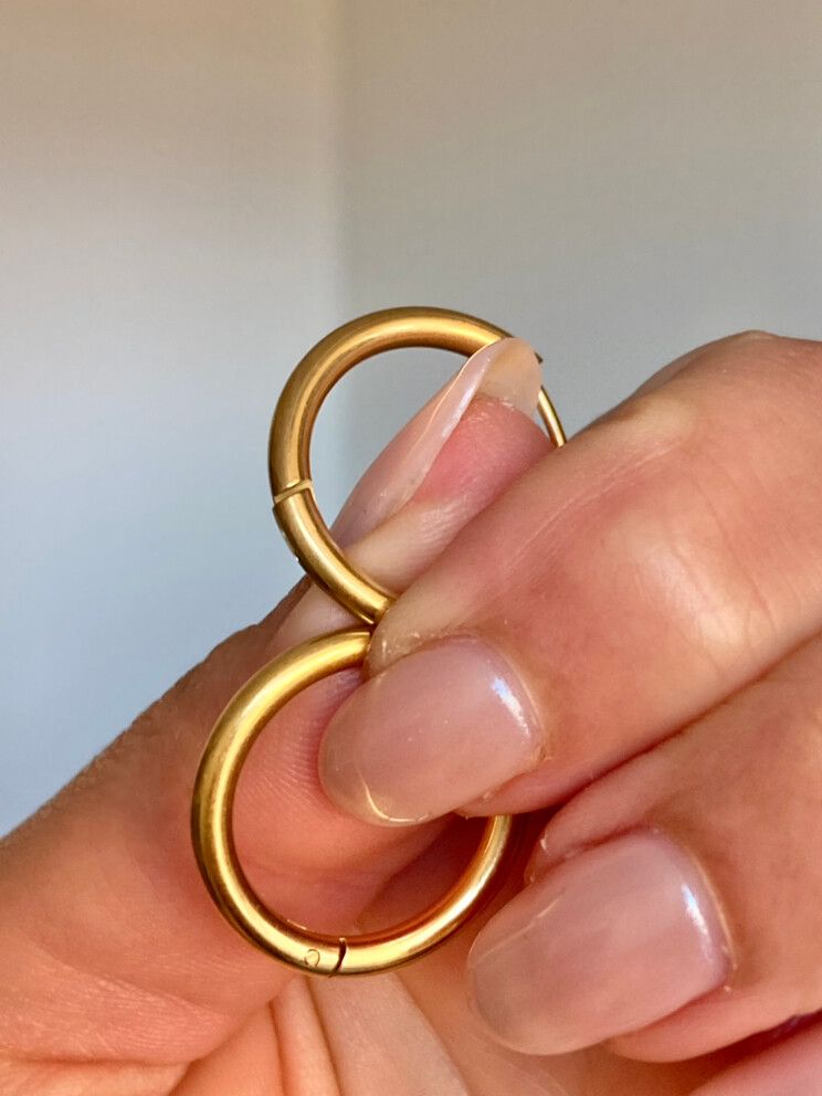 ✨Gold classic hoops A must have in your jewelry box !! Classy and casual For an #oldmoney aesthetic look  Everyday wear jewelry  No discount as it’s already a very good deal !  18 K Gold filled stainless steel hoops - perfect for stacking or wearing alone