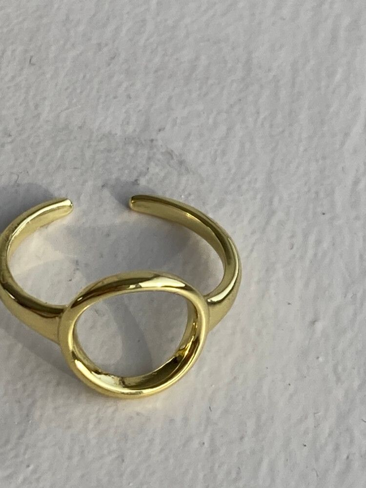 ✨ Gold Plated Brass Minimalist Open Circle Ring - Modern Quiet Luxury Jewelry ✨  Add a touch of understated elegance to your collection with this stunning gold-plated brass open-circle ring. Perfect for those who appreciate minimalism and quiet luxury, th
