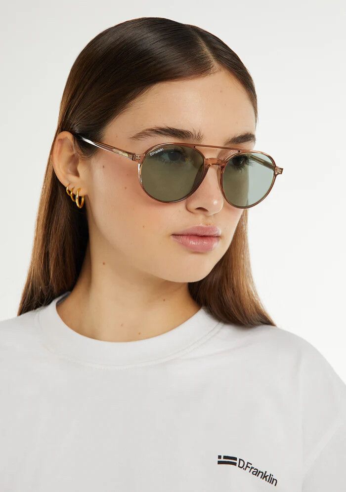 ✨ Retro Olive Sunglasses ✨ Effortless 2026 Cool-Girl Essential  A timeless retro silhouette that instantly elevates your look. These olive green sunglasses blend vintage inspiration with modern minimalism, making them a must-have accessory for 2026 stylin
