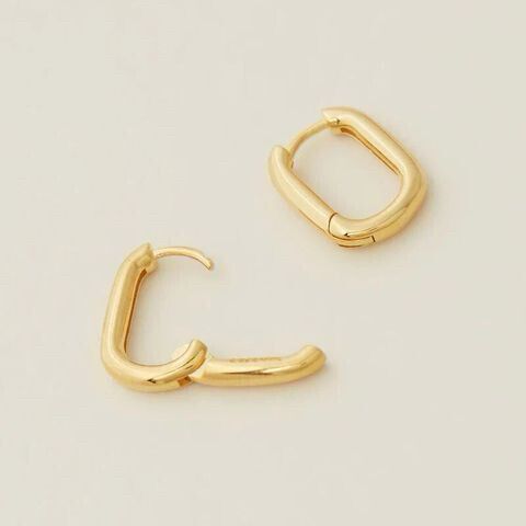 ✨ Gold square hoop earrings ✨  This beloved hoop earrings get a new twist; designed for fearless the modern woman, these rectangular U-shaped hoop earrings are a minimalistic wonder. Bold and beautiful these unique hoop earrings are perfect to complete yo