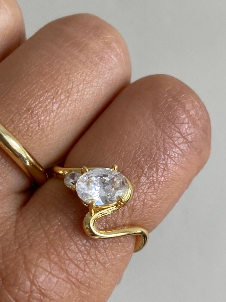 ✨ Absolutely Gorgeous Zircon Engagement-Style Ring ✨  This stunning size 7 or 9 ring is pure main character energy. Crafted in 18k gold filled stainless steel, it looks like a real engagement ring without the luxury price tag. The brilliant-cut zircon spa