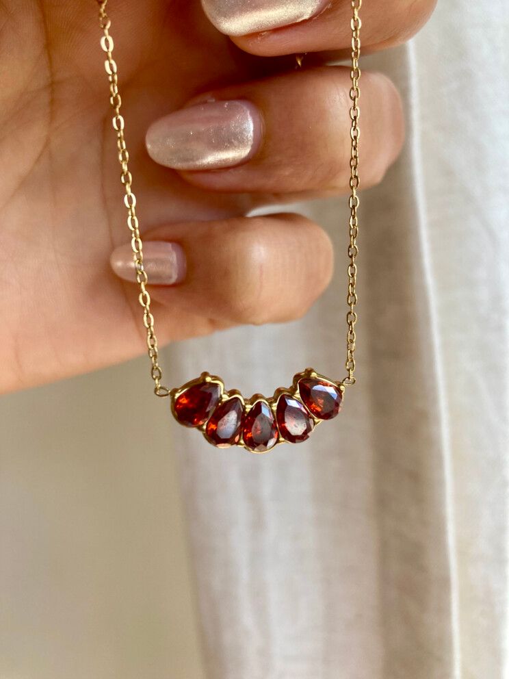 ✨ Pomegranate Zircon Bracelet ✨ Goddess Glow ✨  Add a rich pop of colour to your stack with this stunning pomegranate red pear-shaped zircon bracelet, designed to capture light with every movement. The deep crimson stones bring a luxurious, romantic feel