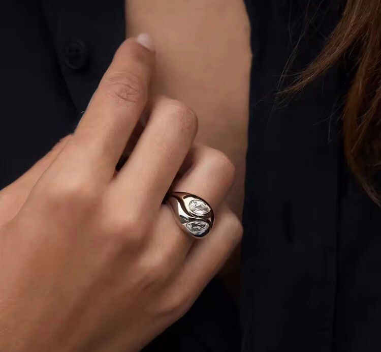 Glossy dual tone rings size 6 // brand new