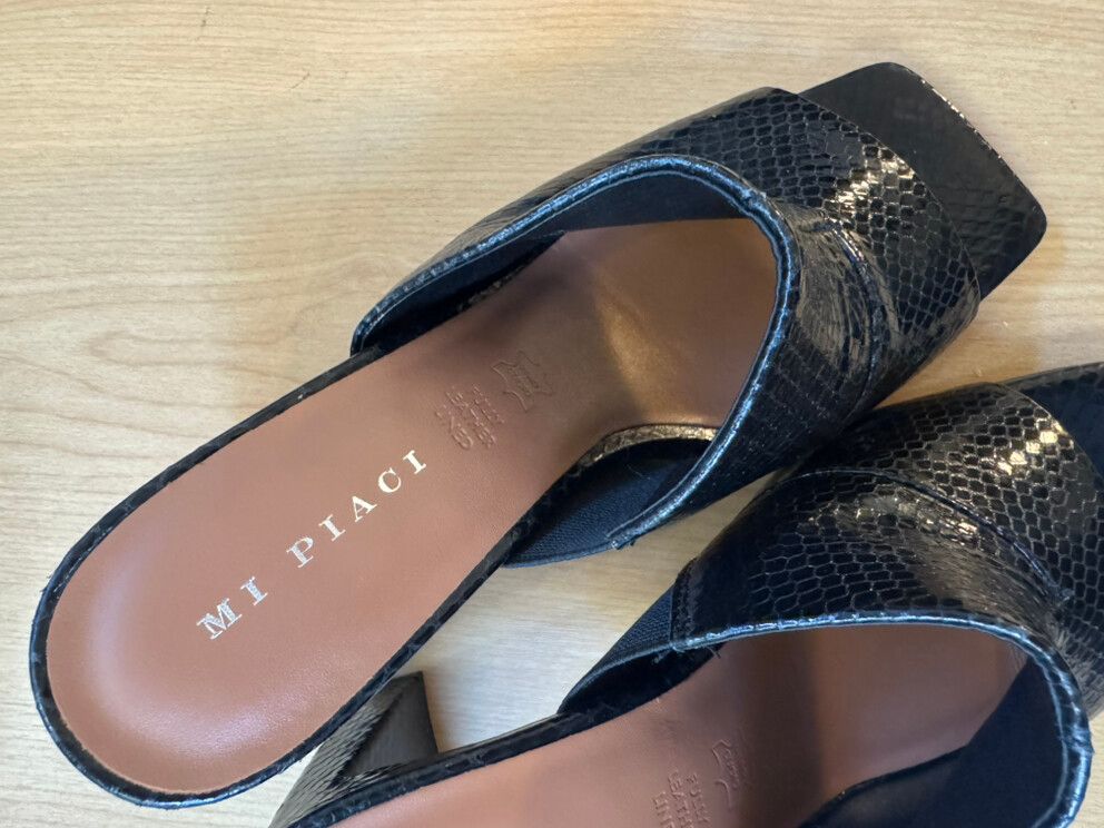 Mi Piaci Leather Mules