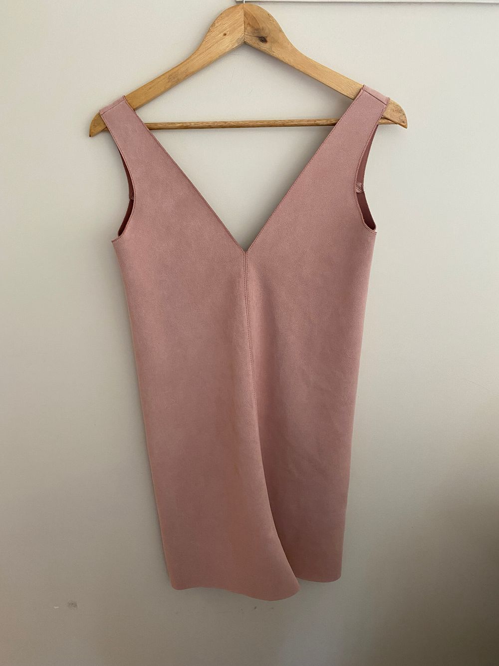 Zara - Pink Suede Shift Dress on Designer Wardrobe Zara - Pink Suede Shift Dress on Designer Wardrobe