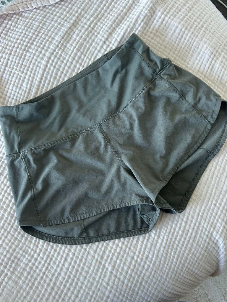 Lululemon Speed Up Shorts 2.5