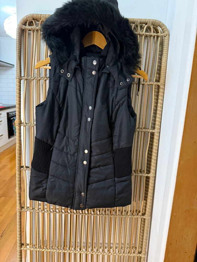 Max Sleeveless Obsidian Puffer With Removable Hood Sz 8