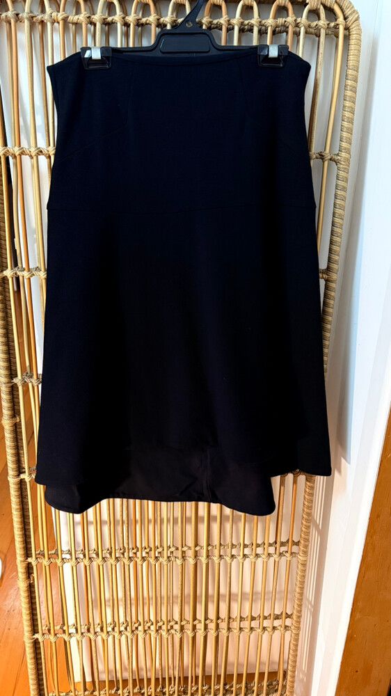 Cue Structured Heavyweight Black Skirt – Size 12