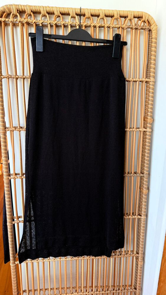Brand New Moochi Black Knit Midi Skirt – Effortless Wardrobe Staple