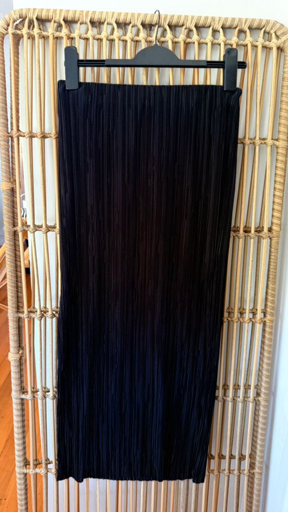 TOPSHOP Black Pleated Skirt – Size UK 10 / EUR 38 / US 6 – Made in Romania