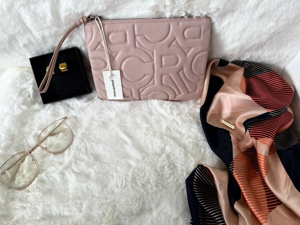 COUNTRY ROAD Blush Genuine Leather Wristlet – New with Tag – Compact Carry