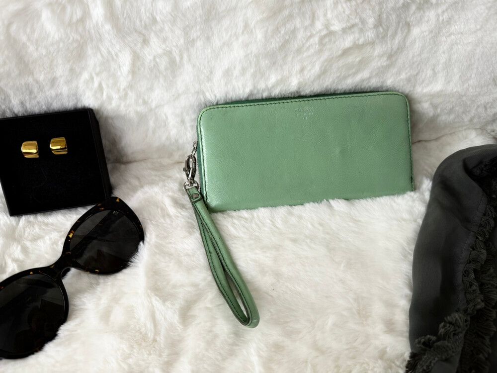 Fossil Issue No. 1954 Leather Wristlet Wallet – Mint Green