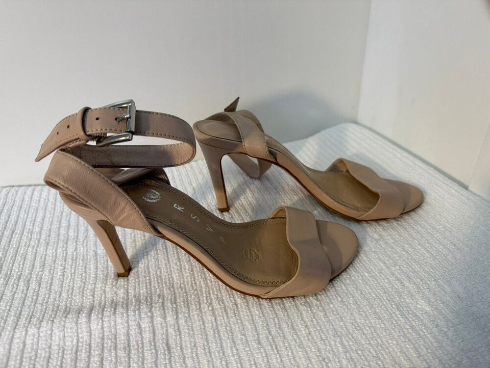 Brand New RSVP Frankie Nude Leather Heeled Sandals – Size 7