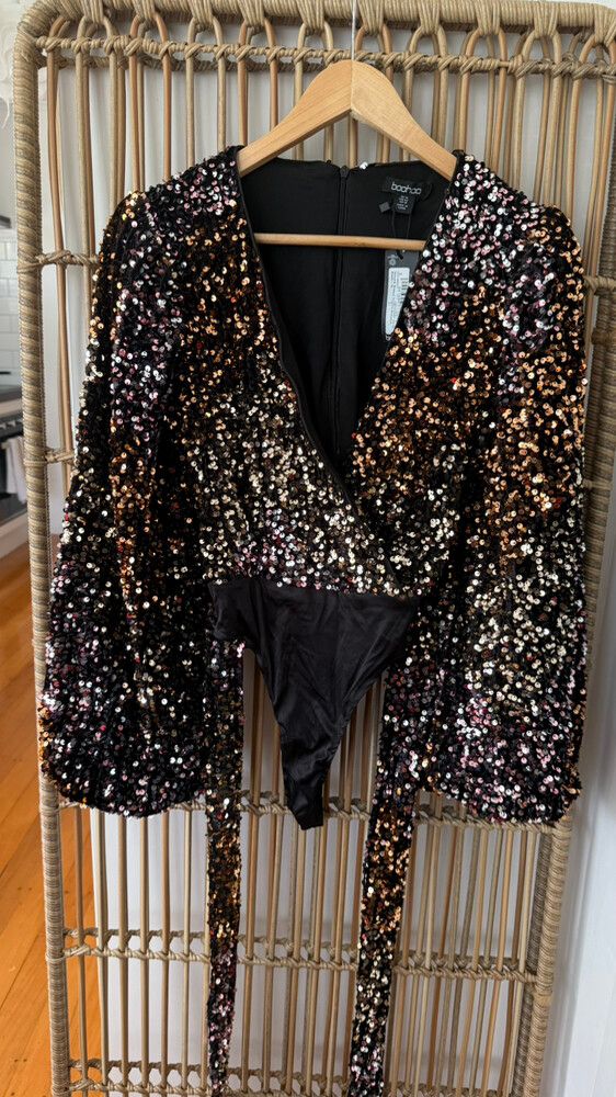 Boohoo Black & Gold Sequin Occasion Bodysuit – Size UK 14 (US 10 / AUS 14)