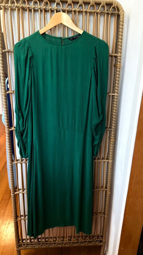 Zara - Zara Basic Emerald Green Textured Midi Dress  Size M on Designer  Wardrobe