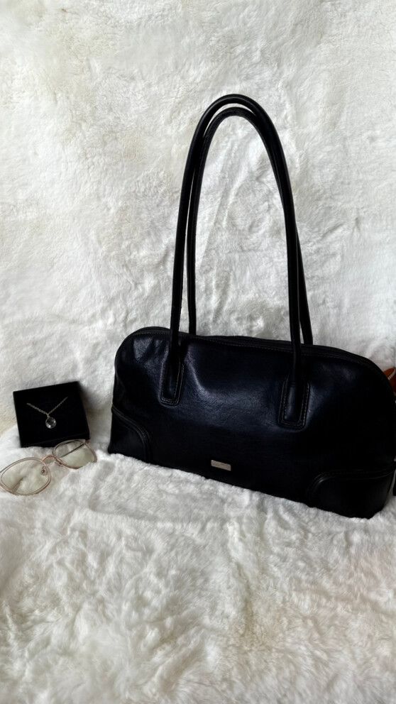 Oroton Black Leather Shoulder Bag – Structured Dome Shape