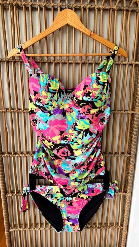 Zest Resort Neon Floral Tankini Set – Size 12/14– Underwired