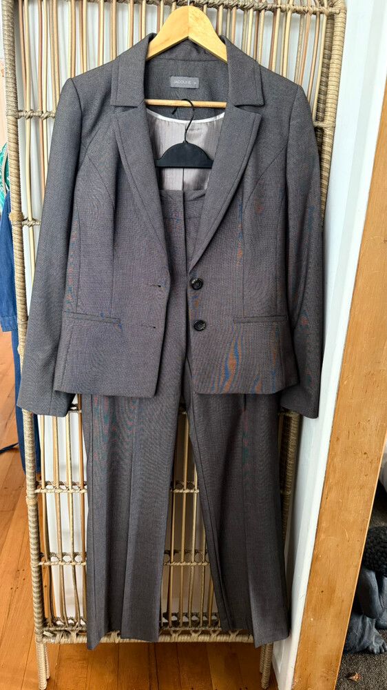Jacqui E Taupe Grey Tailored Suit Set – Blazer Size 10 & Trousers Size 8 – Stretch Suiting