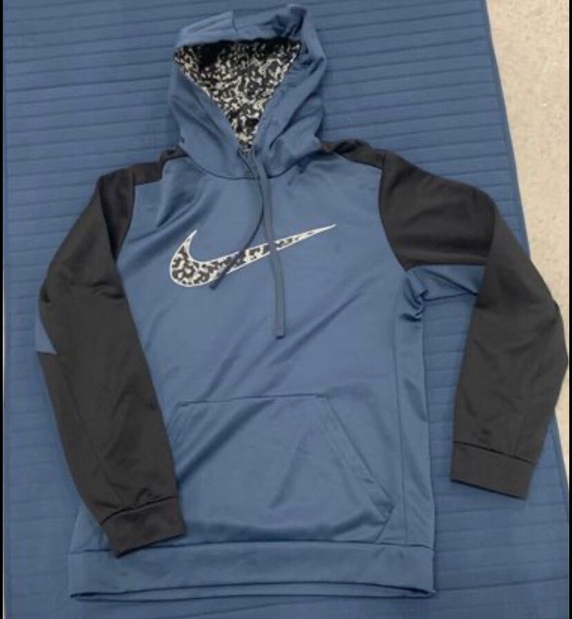 NIKE THERMA- FIT Hoody  Size M