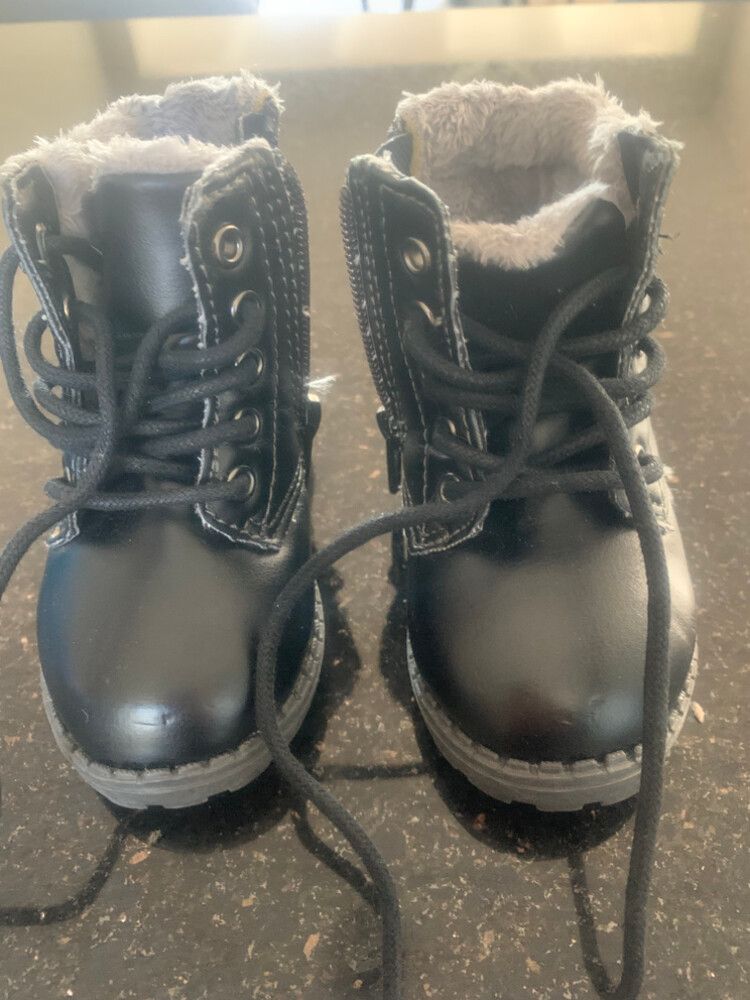 BABY BOOTS H&M  18-19 Mths 13cm