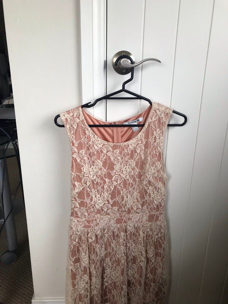 Forever 21 Pink lace floral dress