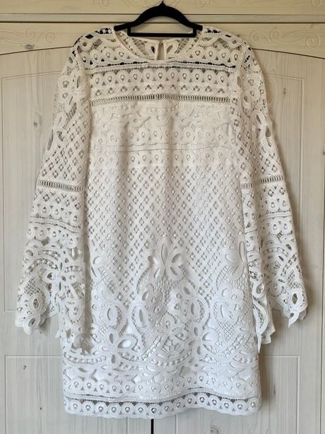 Forever New - White lace mini dress on Designer Wardrobe