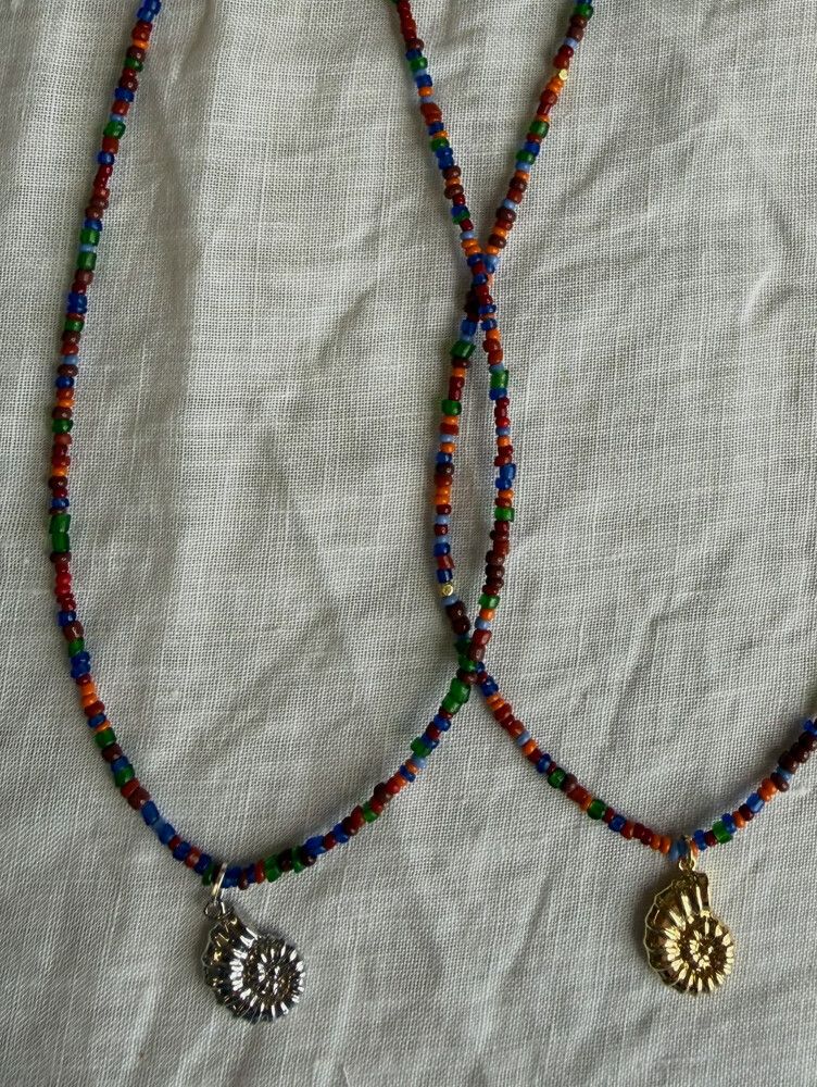 Multicoloured Beaded Necklace Set With Shell Pendants