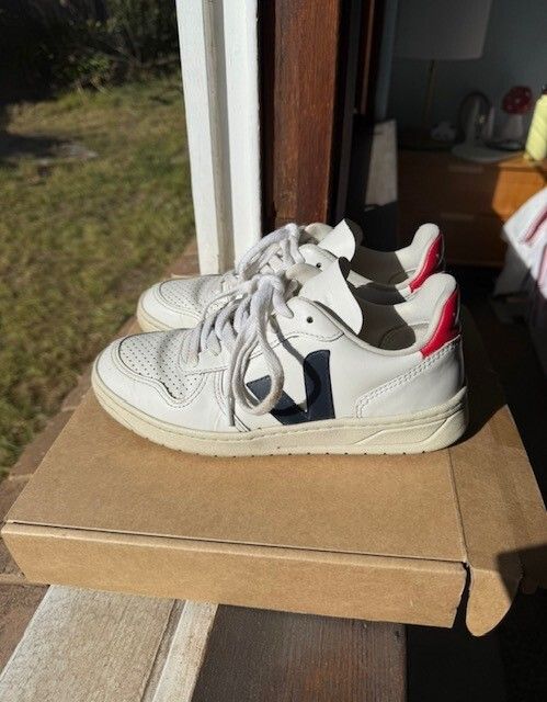 Veja White Sneakers EU 37