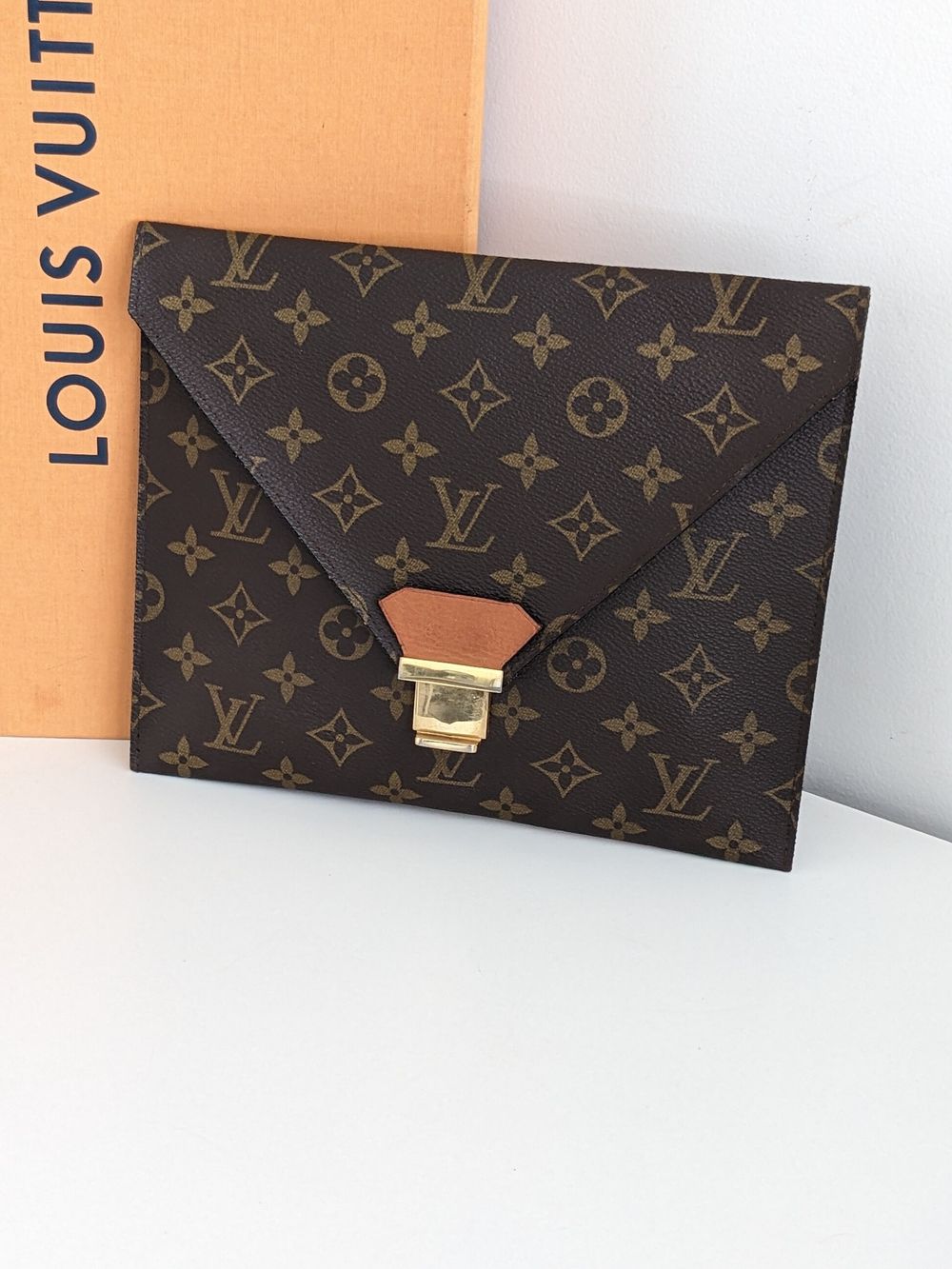 LOUIS VUITTON LV POSH PLATE MONOGRAM CLUTCH