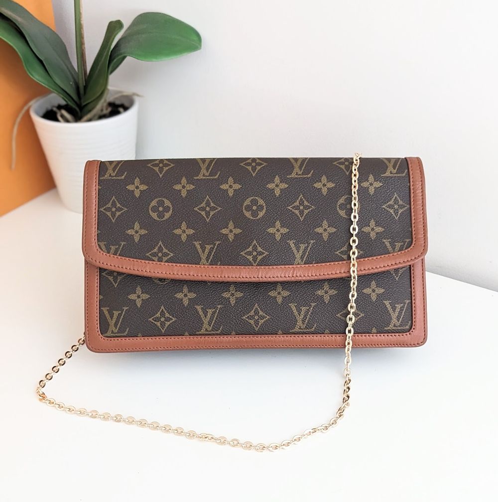 LOUIS VUITTON LV MONOGRAM CLUTCH DAME GM  with conversion insert