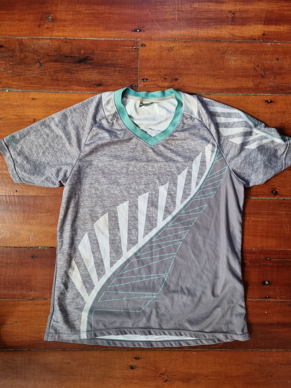 2x Torpedo7 Grey & turquoise MTB / activewear tees