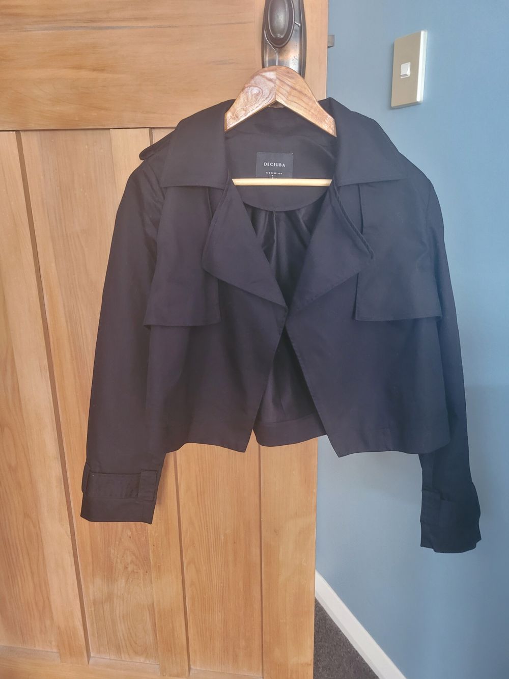 Decjuba Black Cropped Trench Jacket