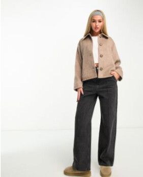 Short collared jacket