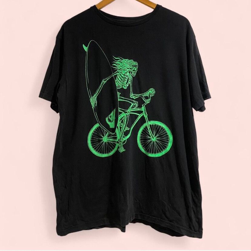 Quiksilver Black and Green Graphic Top