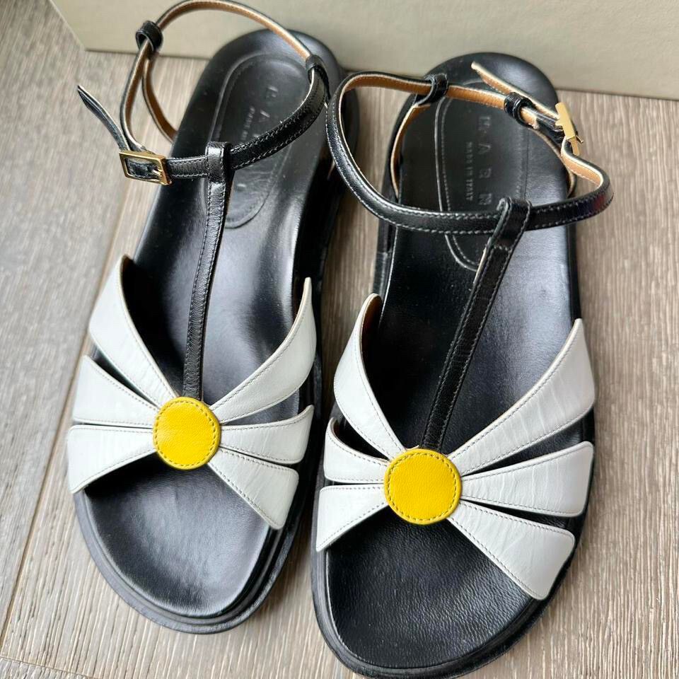 Marni - Marni Leather Flower Fussbett Sandal on Designer Wardrobe