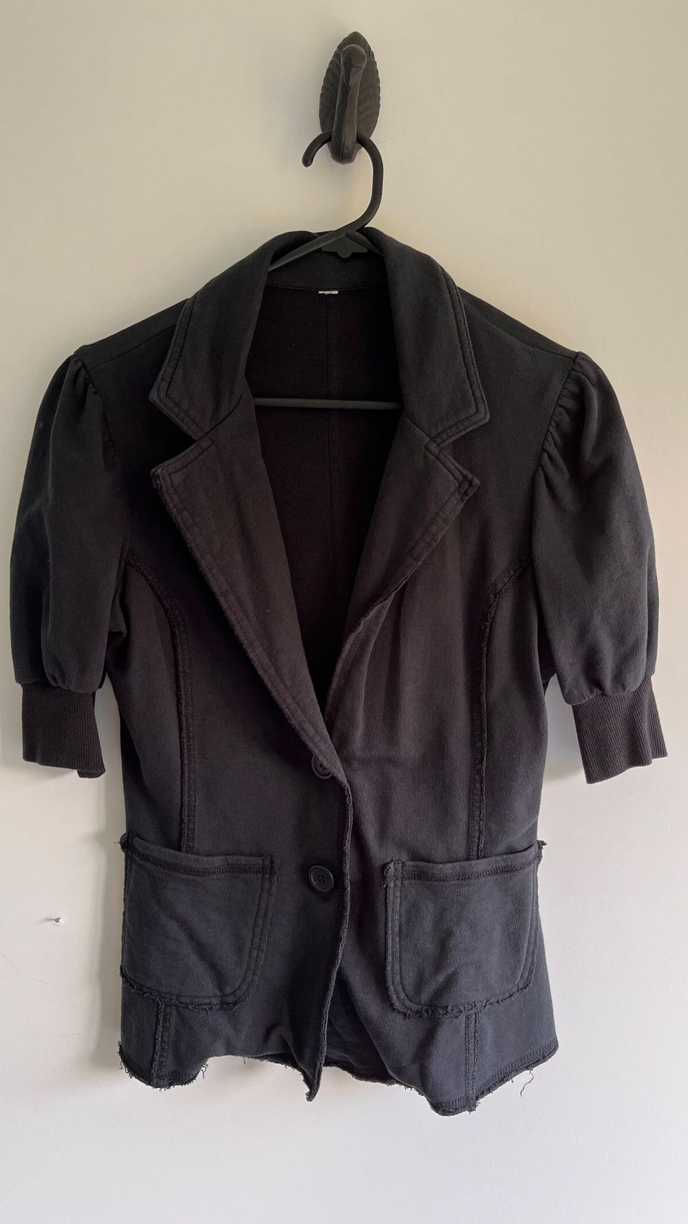 Elegant black tailored blazer