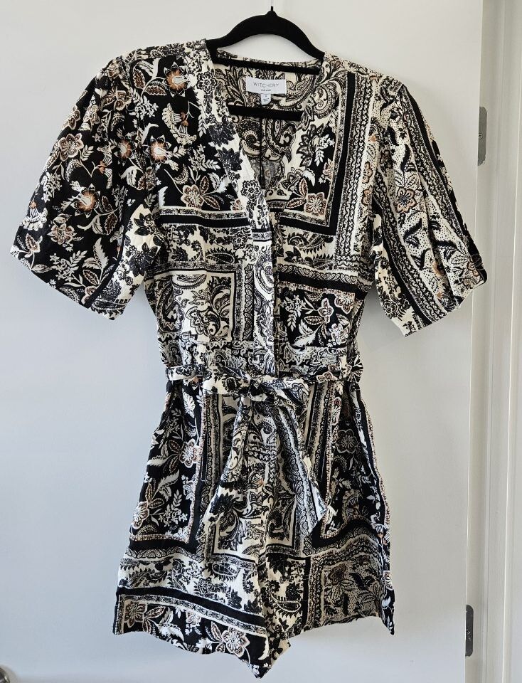 Brand new with tags Witchery linen playsuit, size 6