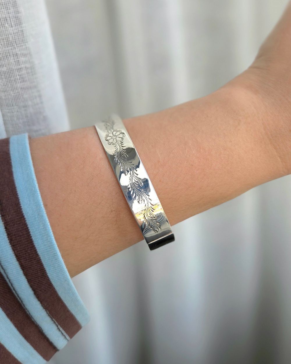 Sterling Silver Floral Clasp Bangle