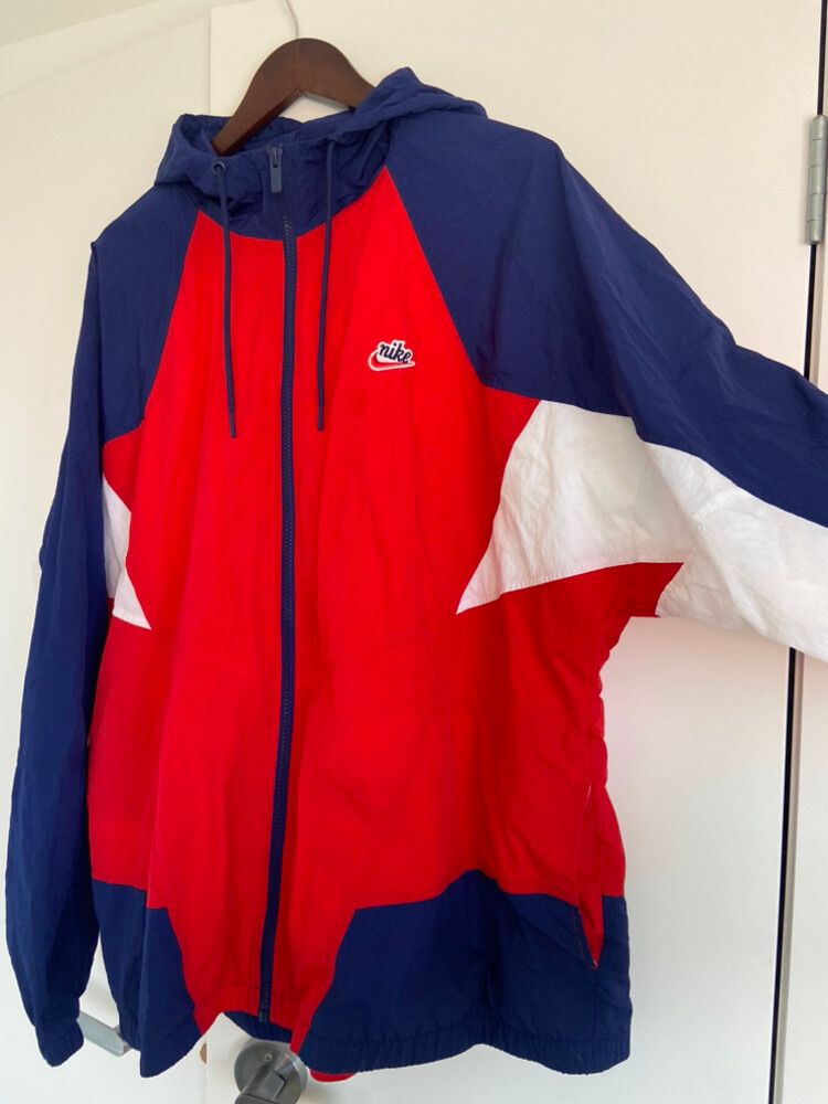 nike heritage wind runner